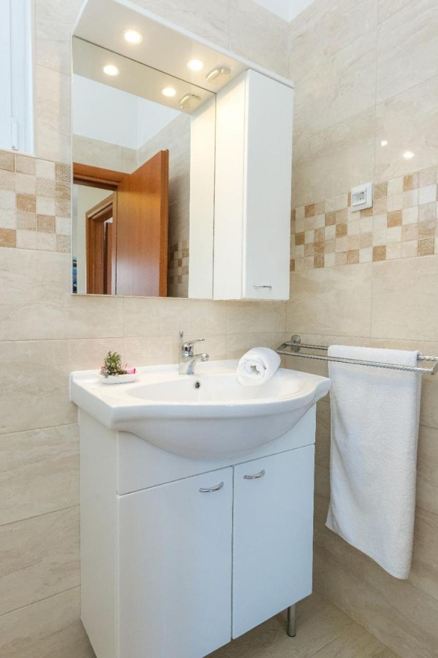 Apartments Zvone1 Veli Rat Ngoại thất bức ảnh